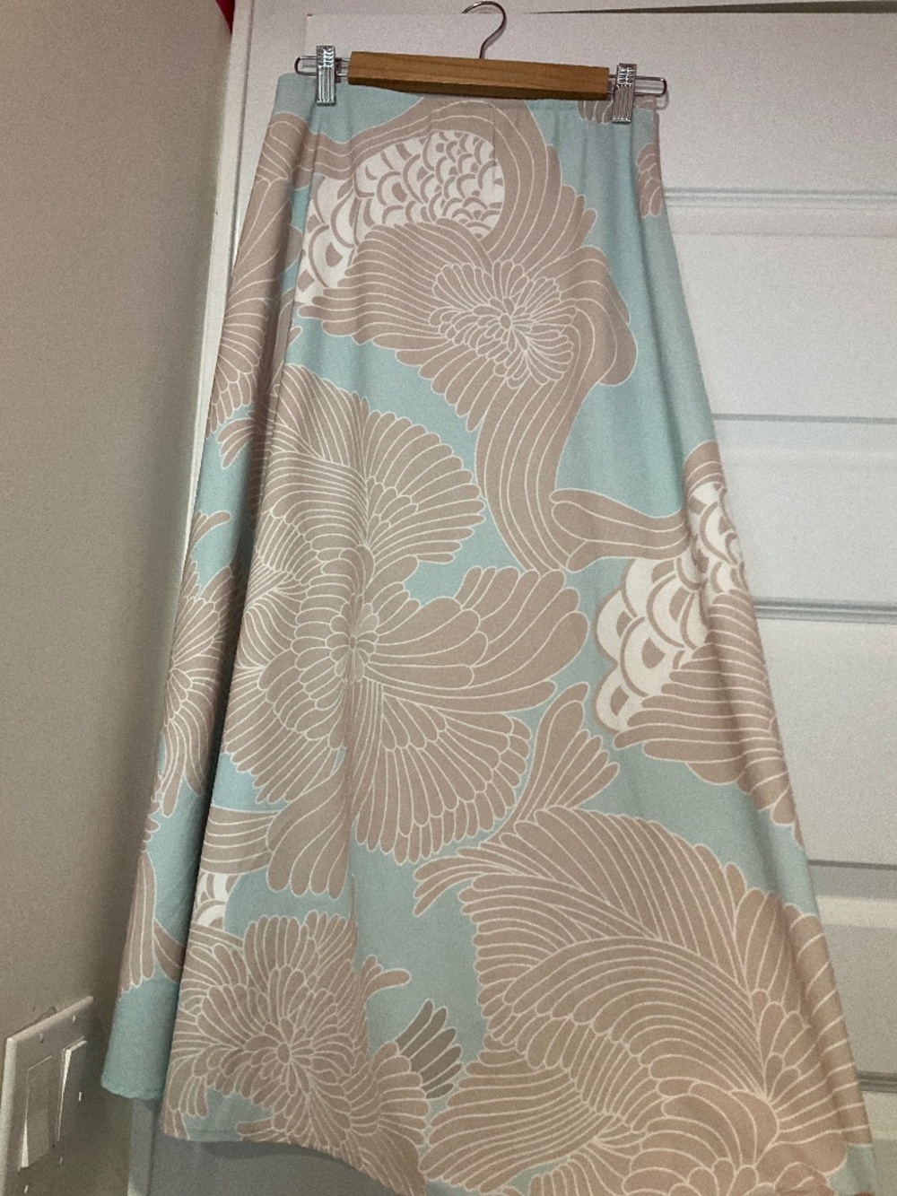 Gorgeous flowy summer maxi skirt